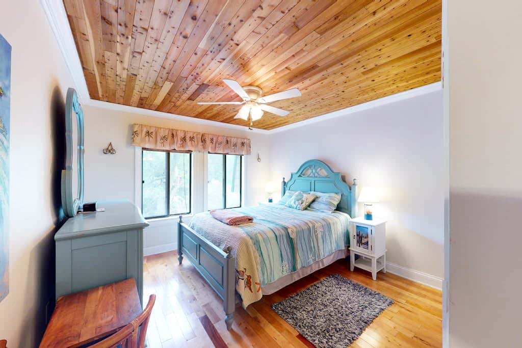 3rd-floor condo with water views, balcony, pools, gym, & beach access