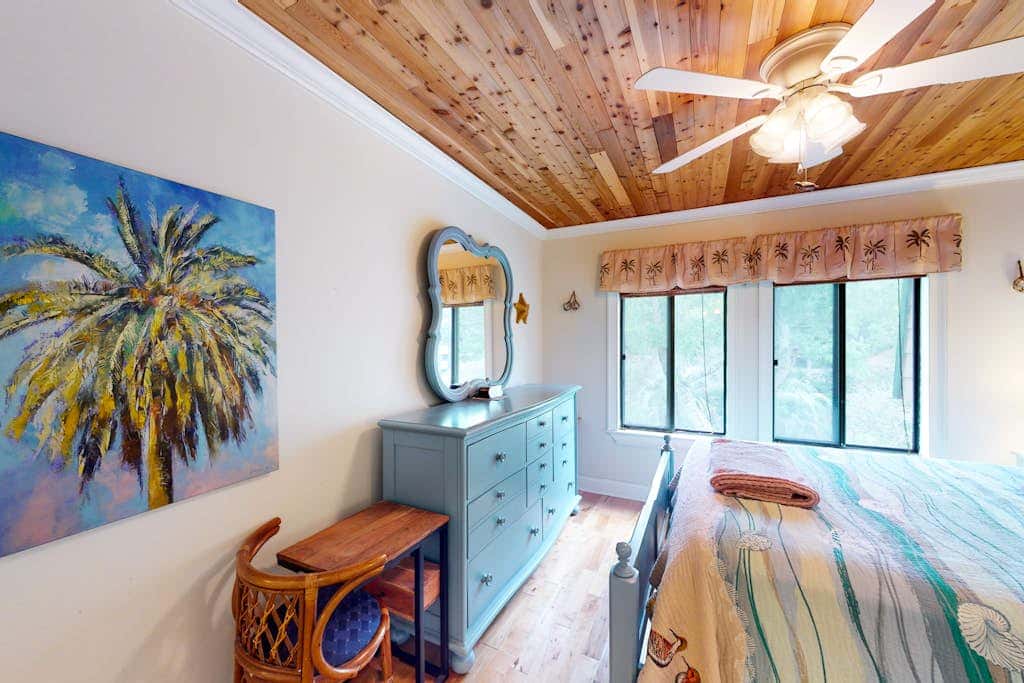 3rd-floor condo with water views, balcony, pools, gym, & beach access