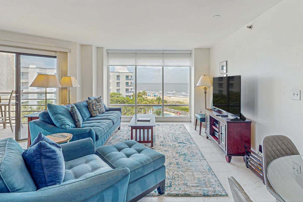 Oceanfront Villa with Shared Pools, Hot tub, and Beach Access