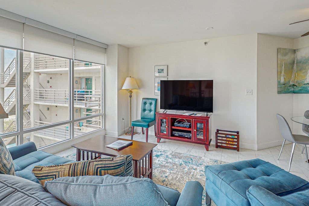 Oceanfront Villa with Shared Pools, Hot tub, and Beach Access