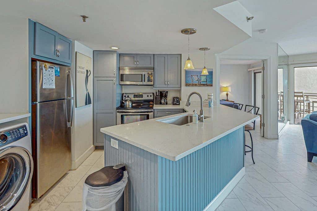 Oceanfront Villa with Shared Pools, Hot tub, and Beach Access
