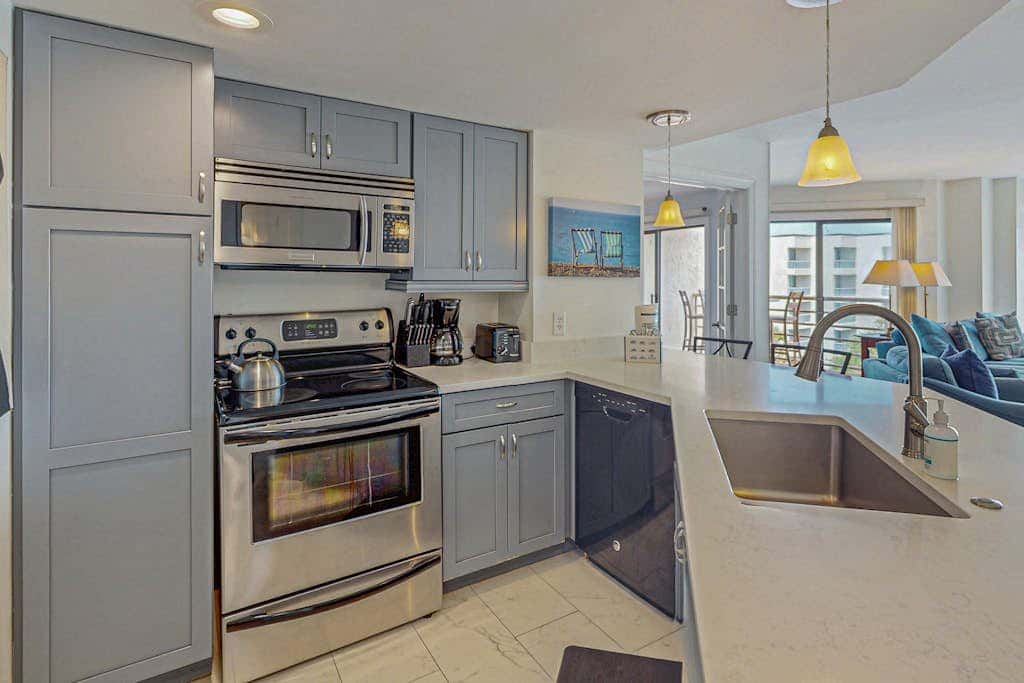 Oceanfront Villa with Shared Pools, Hot tub, and Beach Access