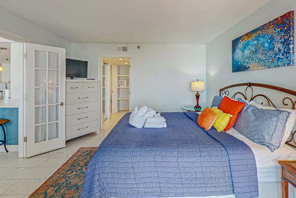 Oceanfront Villa with Shared Pools, Hot tub, and Beach Access