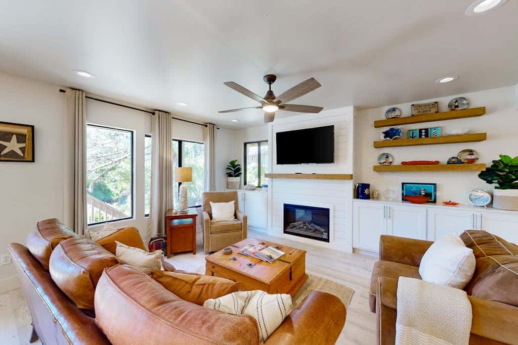 Beachwalk 141  Villa near the beach with lagoon & golf views, pool, golf, WD