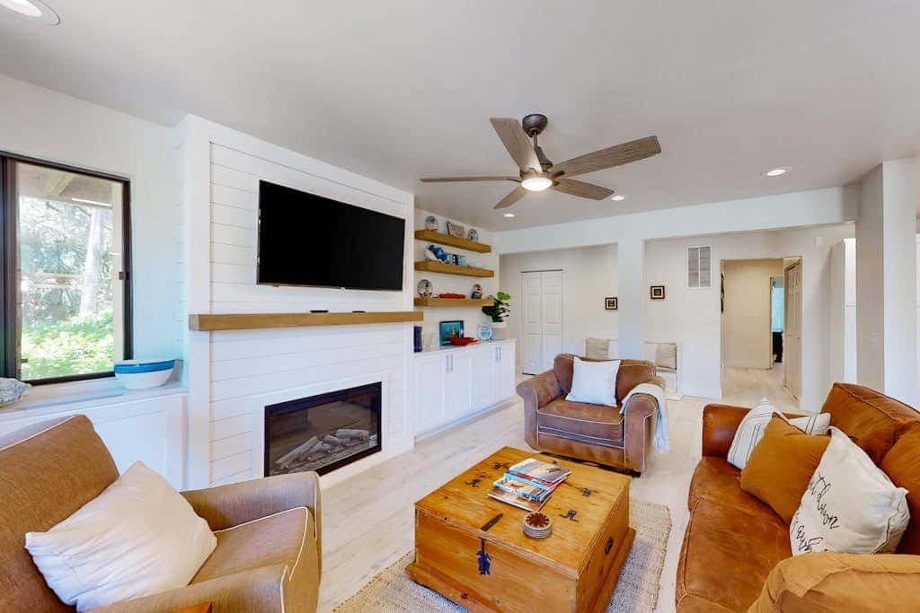 Beachwalk 141  Villa near the beach with lagoon & golf views, pool, golf, WD