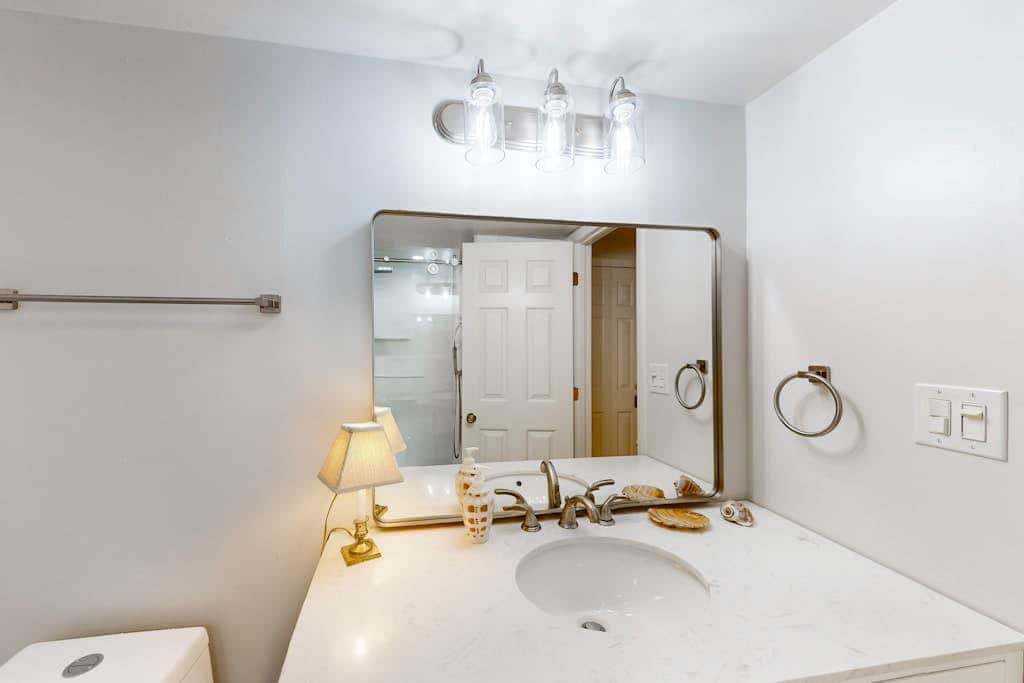 Beachwalk 141  Villa near the beach with lagoon & golf views, pool, golf, WD