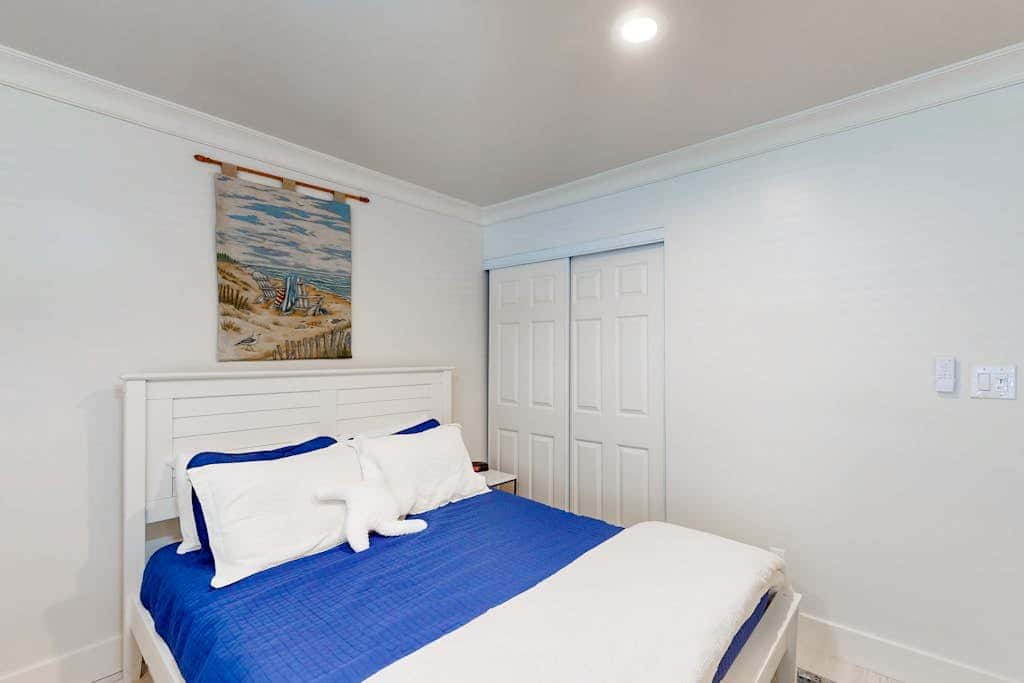 Beachwalk 141  Villa near the beach with lagoon & golf views, pool, golf, WD
