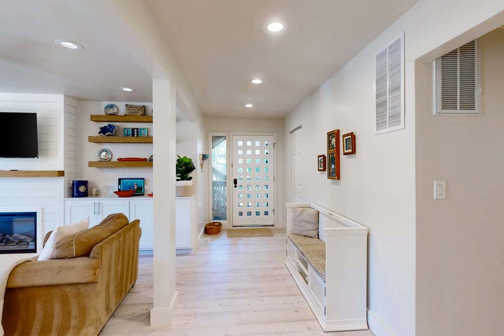 Beachwalk 141  Villa near the beach with lagoon & golf views, pool, golf, WD