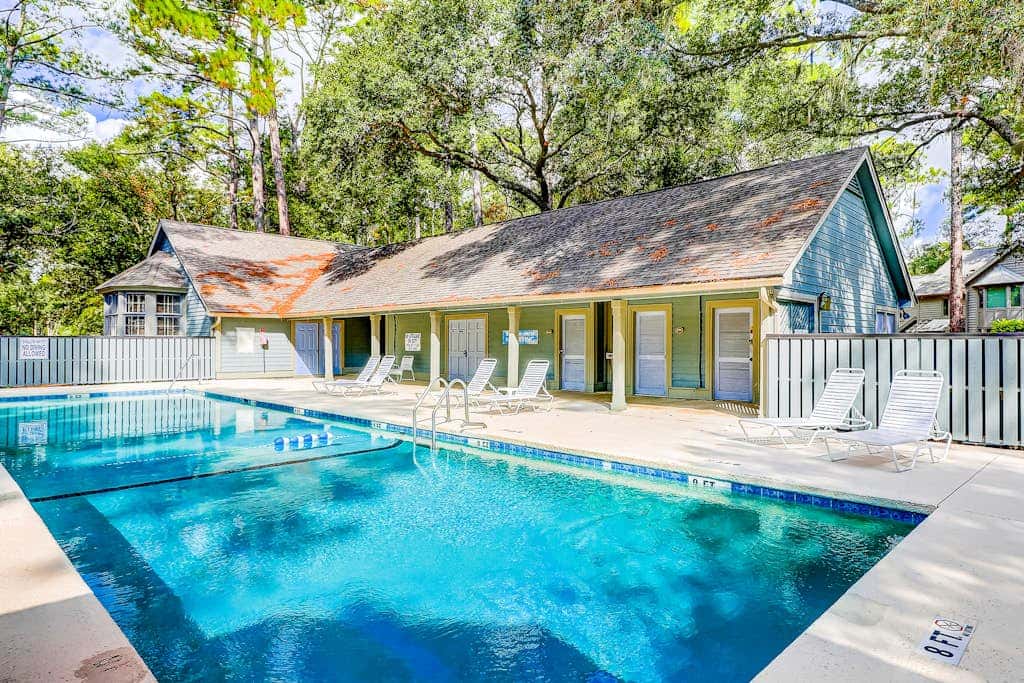 Golf course view condo with on site pool, tennis, & private patio