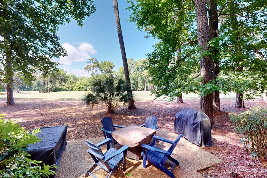 Golf course view condo with on site pool, tennis, & private patio