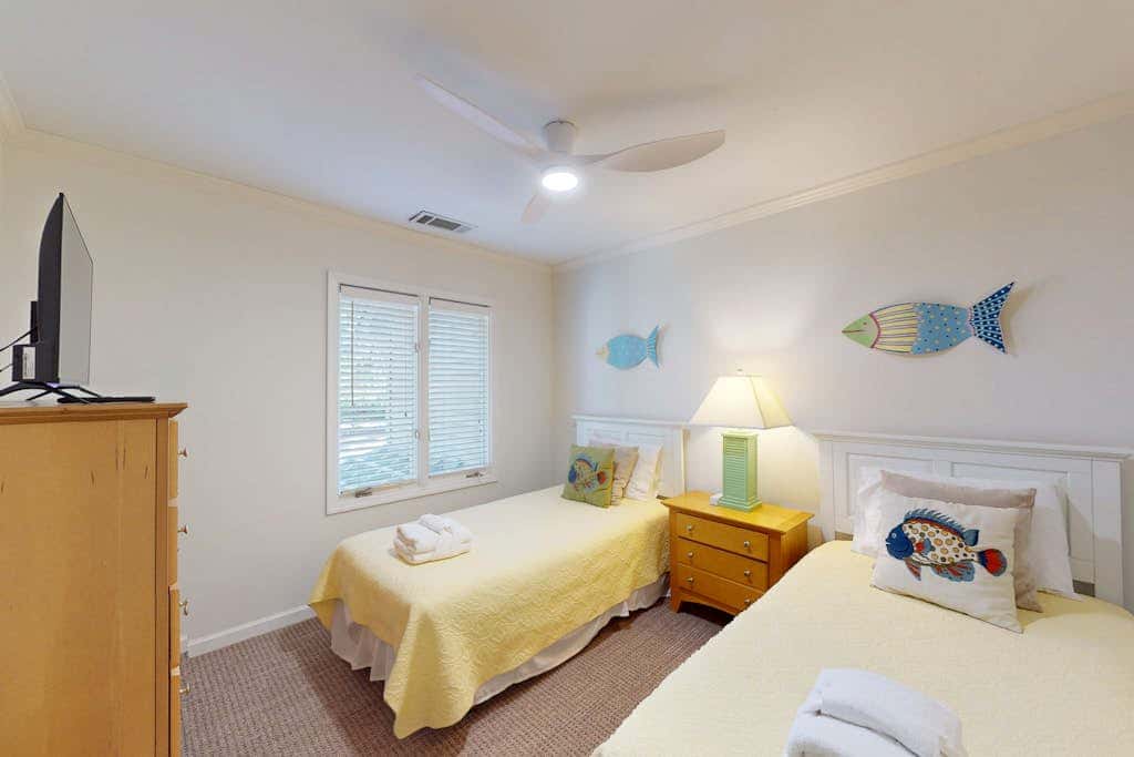 Golf course view condo with on site pool, tennis, & private patio