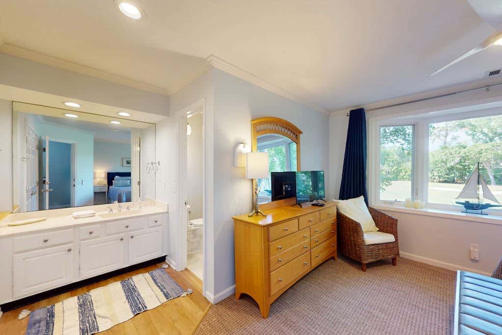 Golf course view condo with on site pool, tennis, & private patio