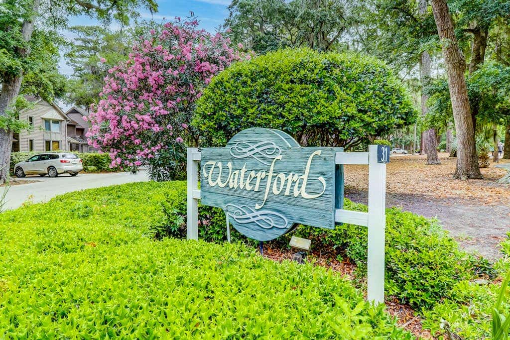 Golf course view condo with on site pool, tennis, & private patio