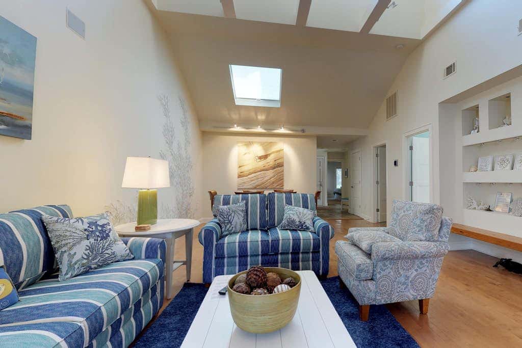 Cozy Hilton Head townhome with shared pools within a short distance of beaches
