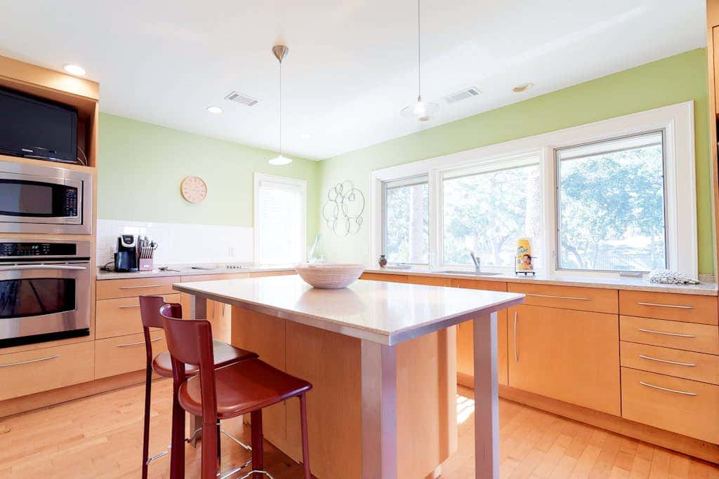 Cozy Hilton Head townhome with shared pools within a short distance of beaches