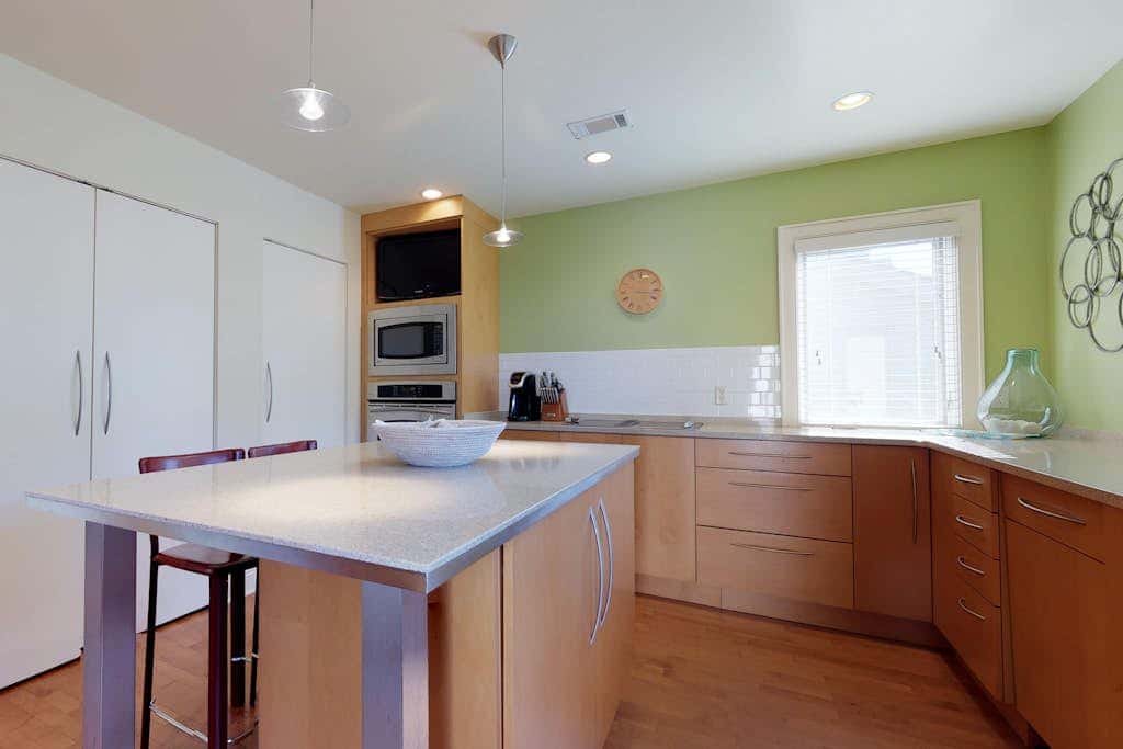 Cozy Hilton Head townhome with shared pools within a short distance of beaches