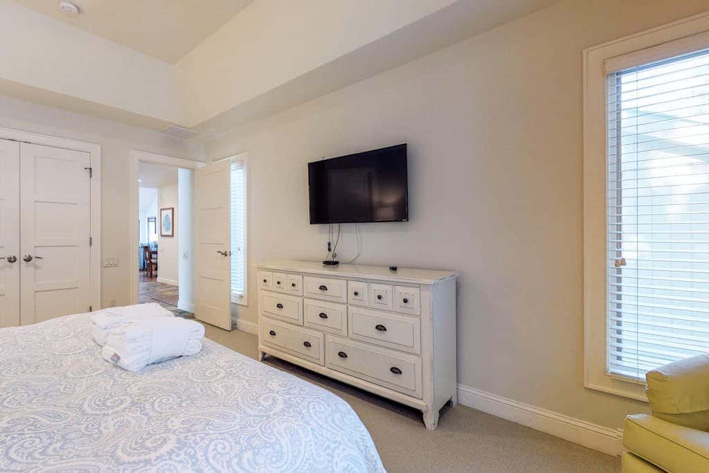 Cozy Hilton Head townhome with shared pools within a short distance of beaches