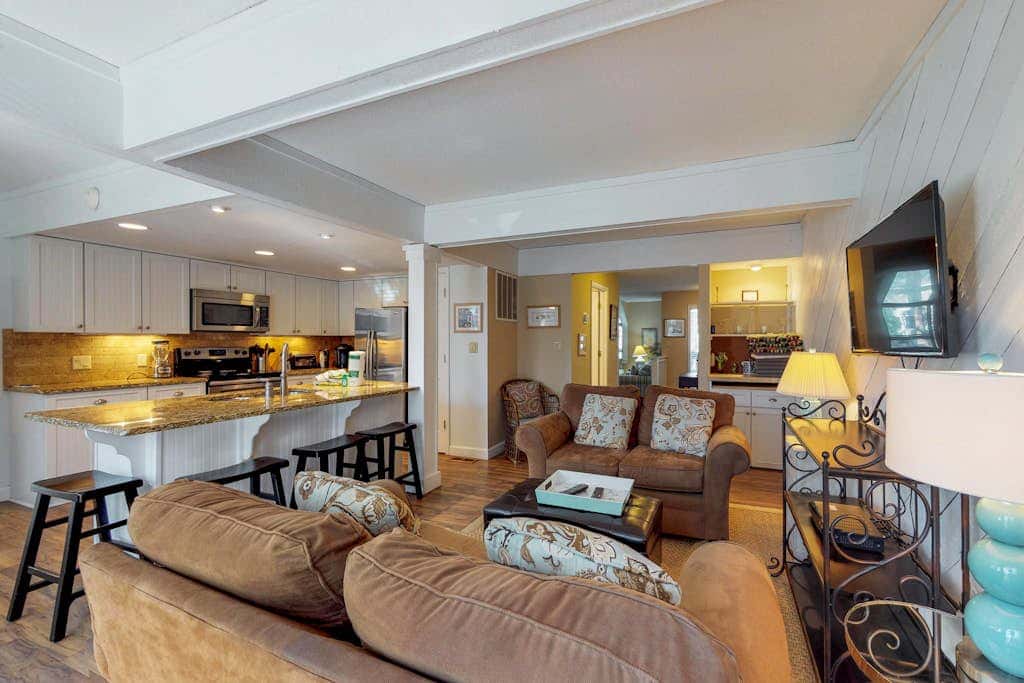 Dog-Friendly Townhouse with Shared Pool, Easy Beach Access, and Golf