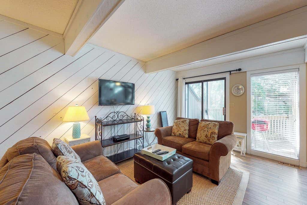 Dog-Friendly Townhouse with Shared Pool, Easy Beach Access, and Golf