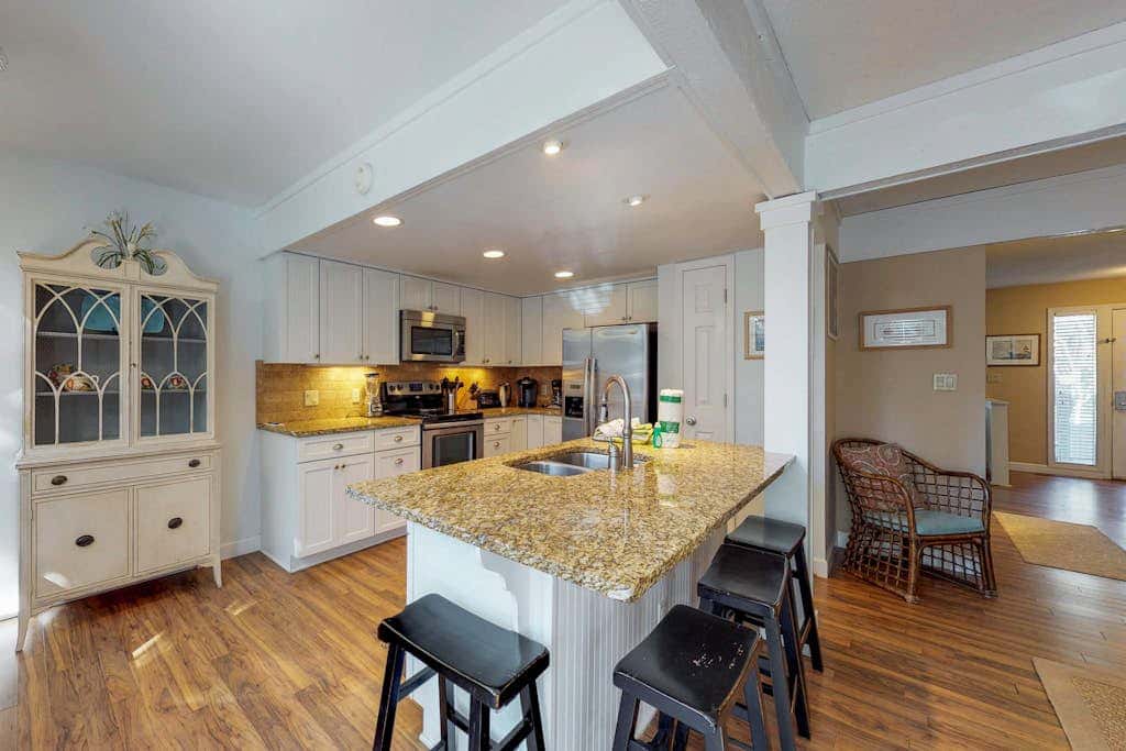 Dog-Friendly Townhouse with Shared Pool, Easy Beach Access, and Golf