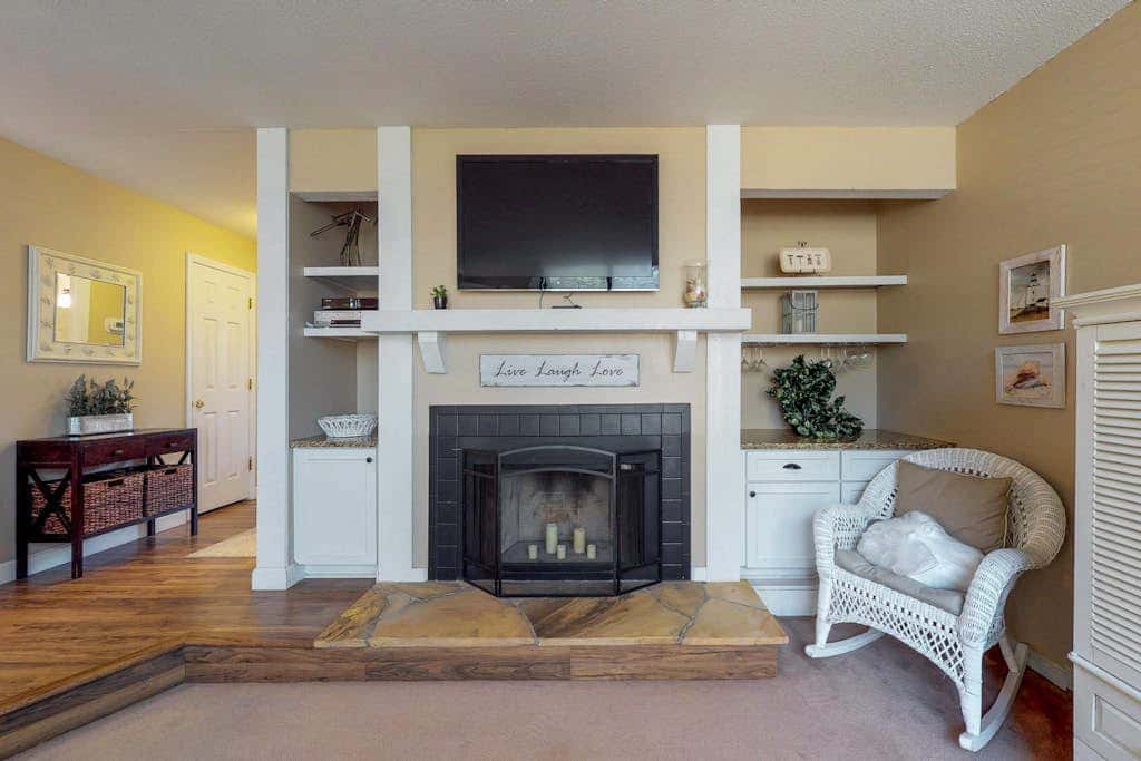 Dog-Friendly Townhouse with Shared Pool, Easy Beach Access, and Golf