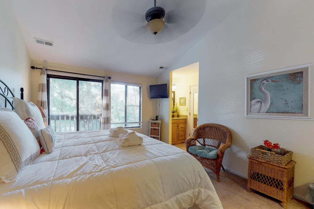 Dog-Friendly Townhouse with Shared Pool, Easy Beach Access, and Golf
