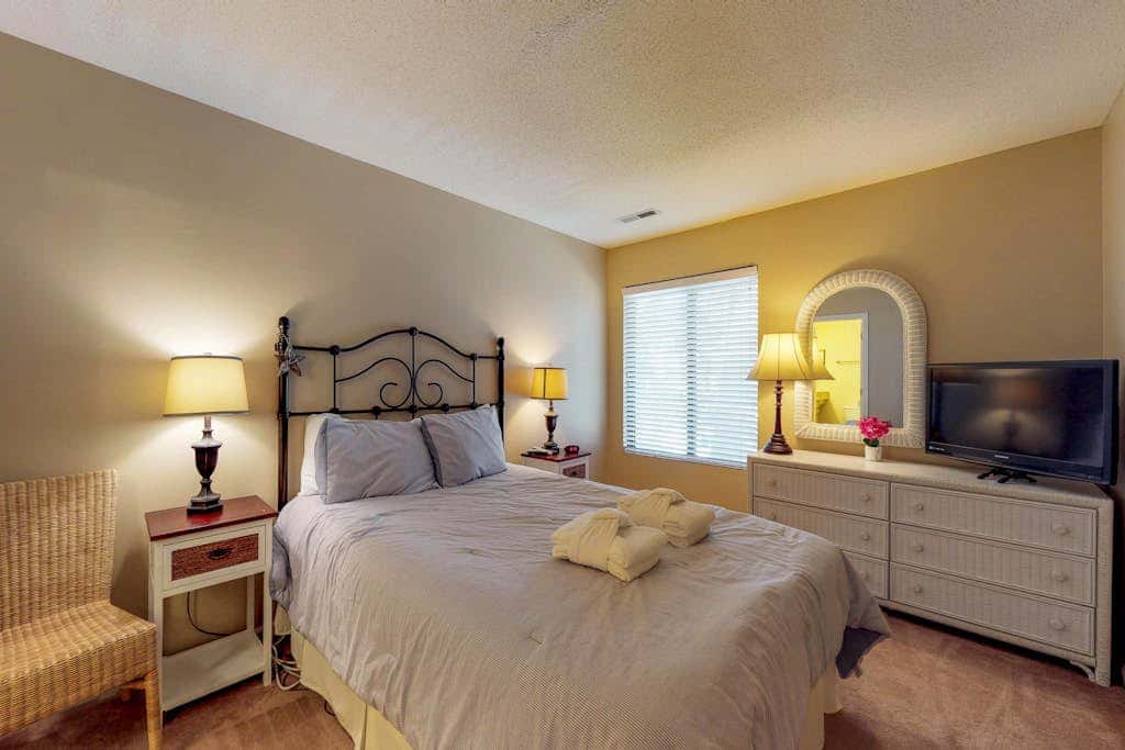 Dog-Friendly Townhouse with Shared Pool, Easy Beach Access, and Golf
