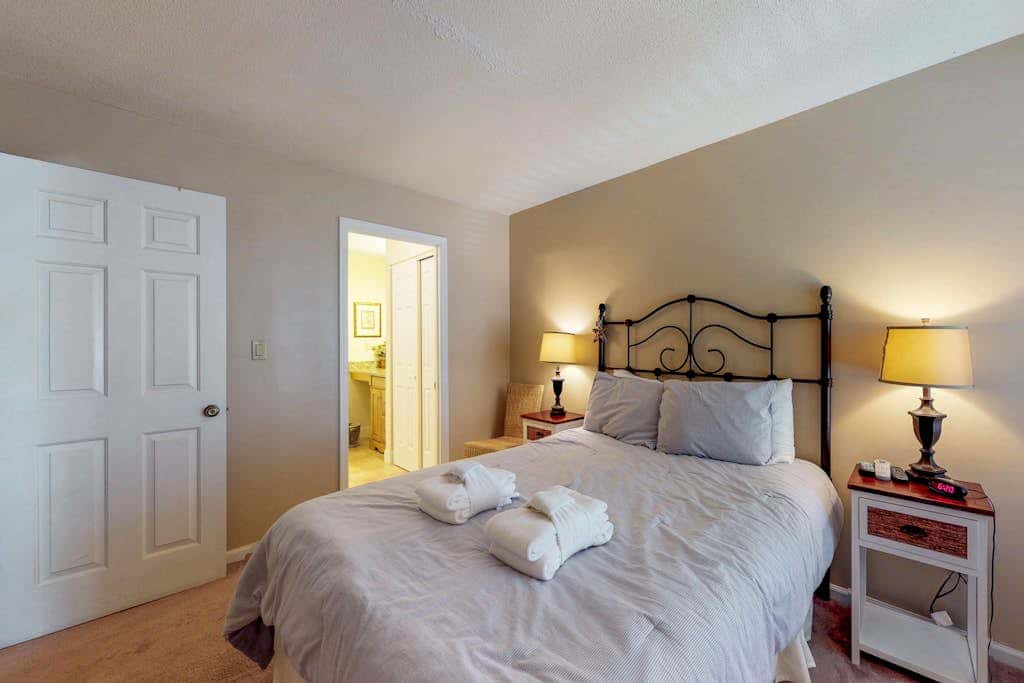 Dog-Friendly Townhouse with Shared Pool, Easy Beach Access, and Golf