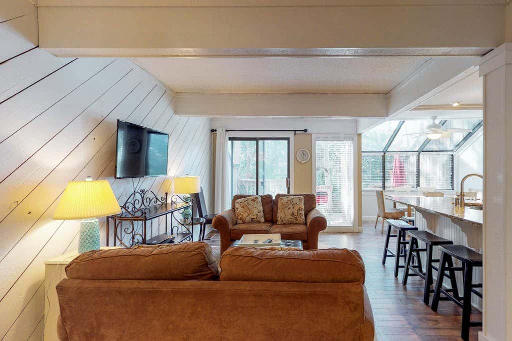 Dog-Friendly Townhouse with Shared Pool, Easy Beach Access, and Golf