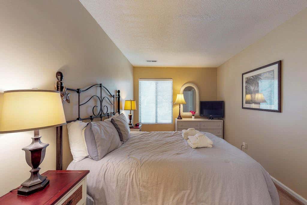 Dog-Friendly Townhouse with Shared Pool, Easy Beach Access, and Golf