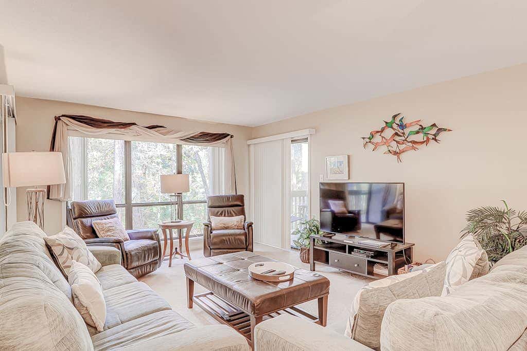 Dog friendly condo with pool, central AC, & washer and dryer, quick walk to beach
