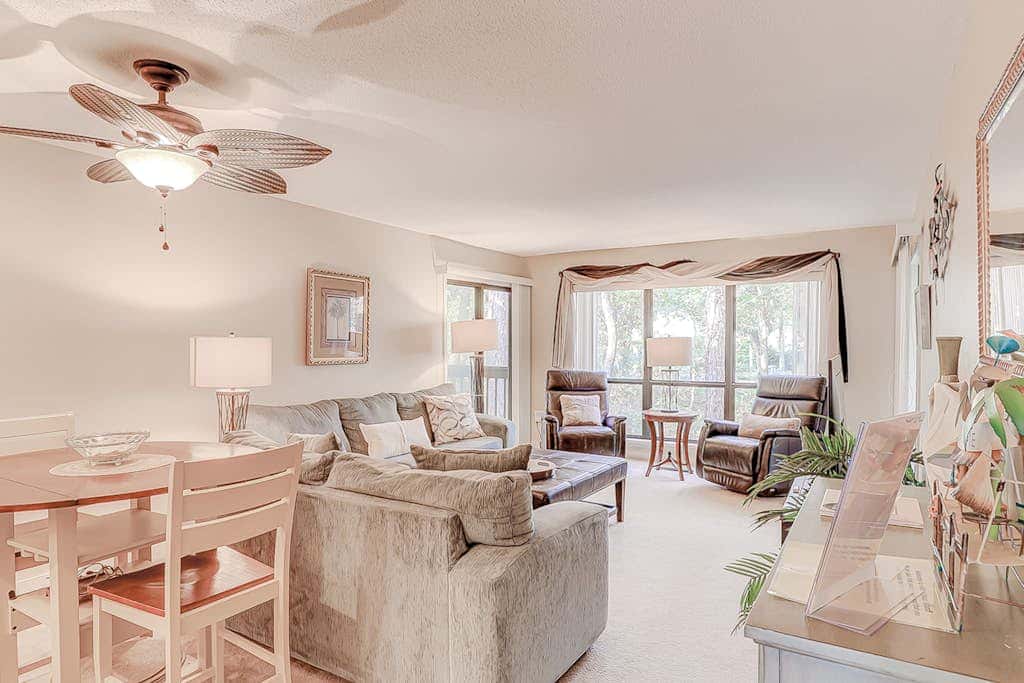 Dog friendly condo with pool, central AC, & washer and dryer, quick walk to beach