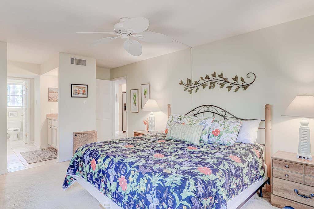 Dog friendly condo with pool, central AC, & washer and dryer, quick walk to beach