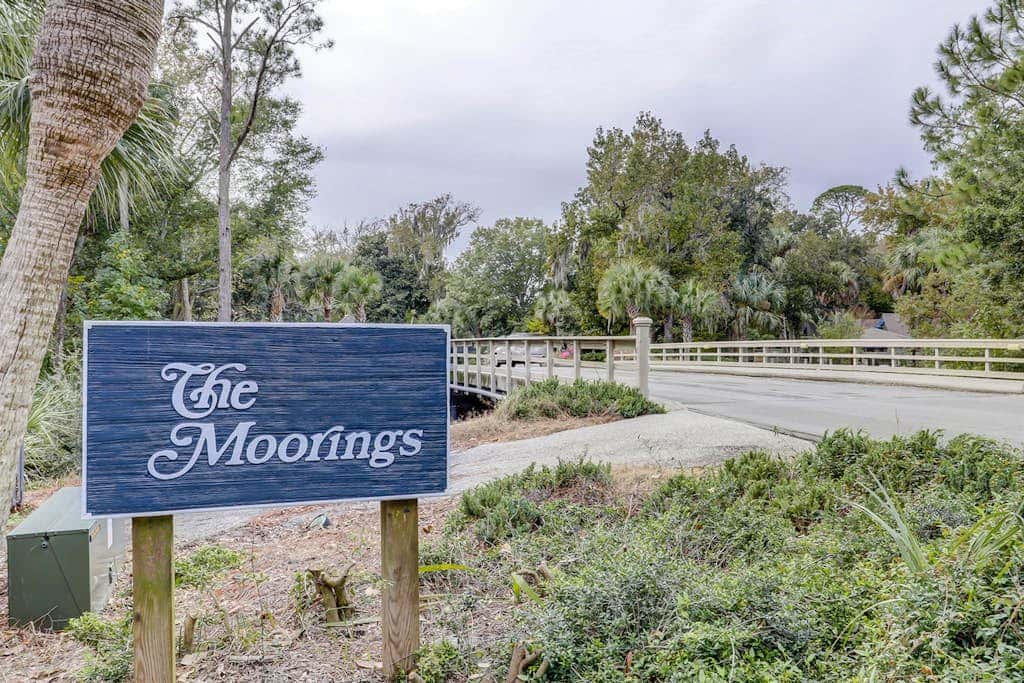 Dog friendly condo with pool, central AC, & washer and dryer, quick walk to beach