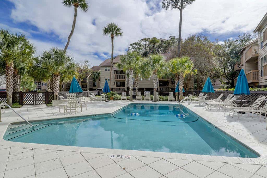 Dog friendly condo with pool, central AC, & washer and dryer, quick walk to beach
