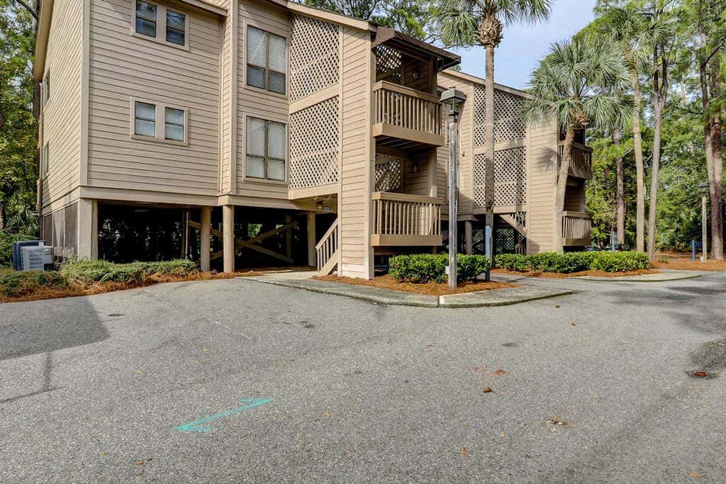Dog friendly condo with pool, central AC, & washer and dryer, quick walk to beach
