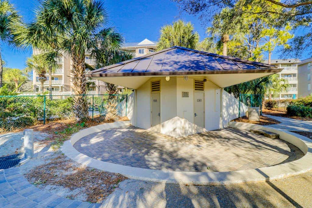 Beach access condo with deck, pool, washer dryer, and AC - snowbird-friendly