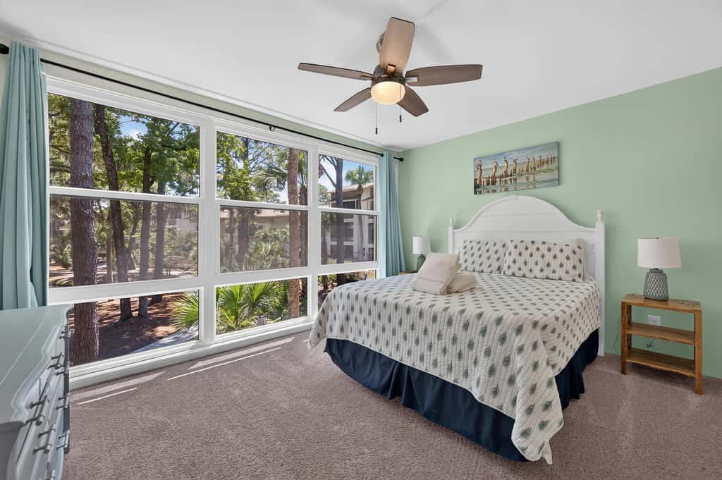 Beach access condo with deck, pool, washer dryer, and AC - snowbird-friendly