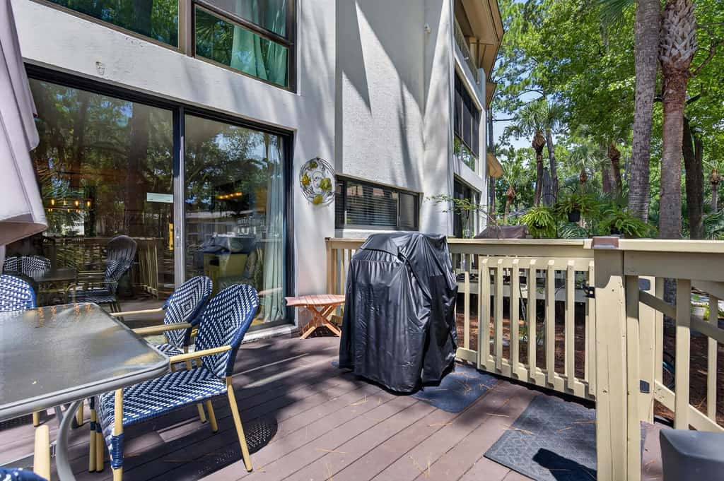 Beach access condo with deck, pool, washer dryer, and AC - snowbird-friendly