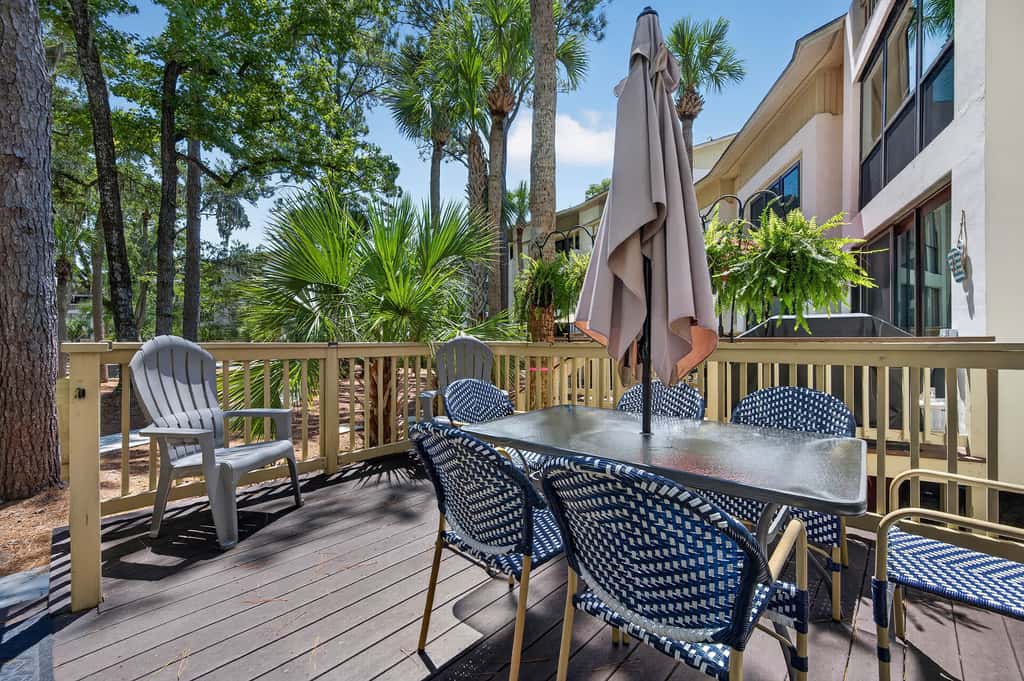 Beach access condo with deck, pool, washer dryer, and AC - snowbird-friendly