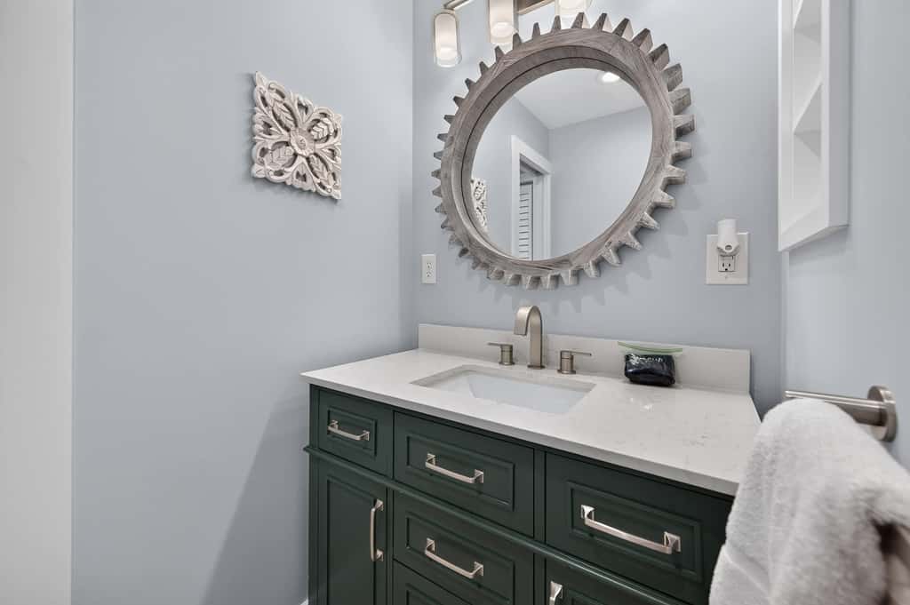 Beach access condo with deck, pool, washer dryer, and AC - snowbird-friendly