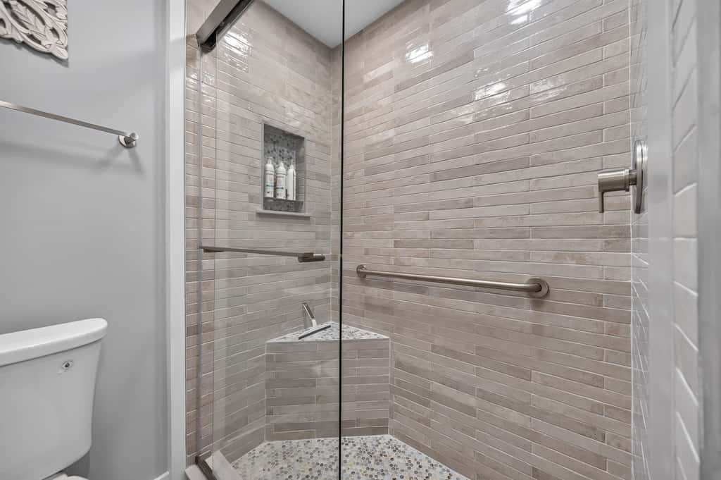 Beach access condo with deck, pool, washer dryer, and AC - snowbird-friendly