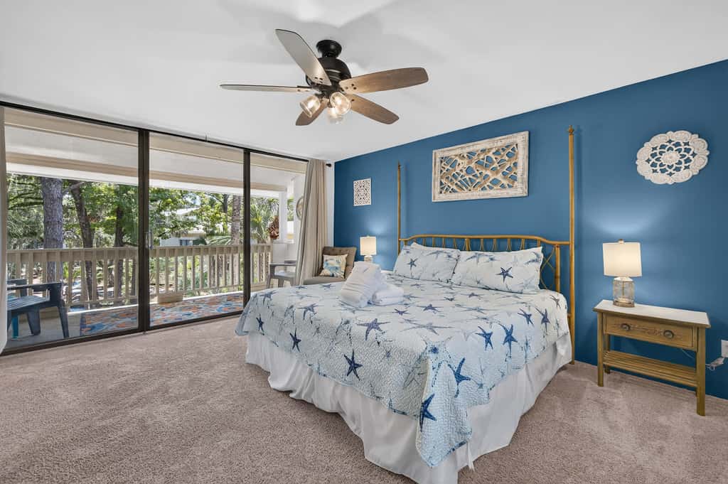 Beach access condo with deck, pool, washer dryer, and AC - snowbird-friendly