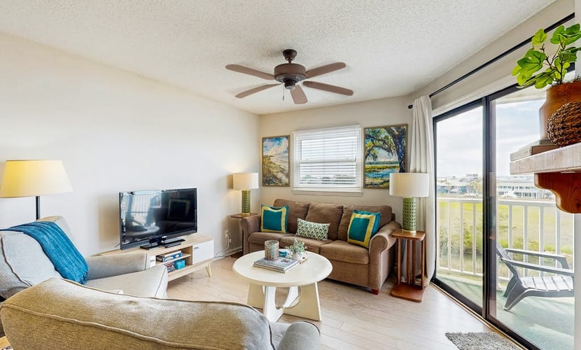 Spacious Third-Floor Condo w/Free WiFi, Shared Outdoor Pool, Private W/D