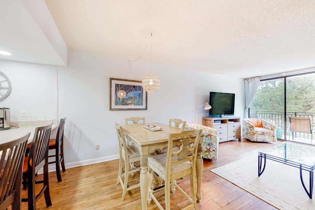 Dog friendly coastal condo  water views, balcony, WD, & AC