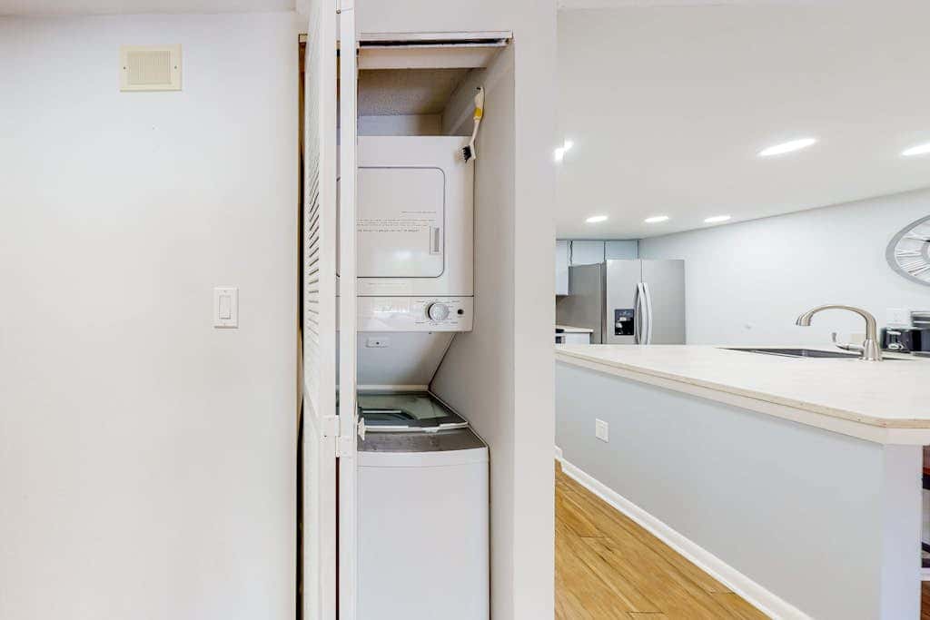Dog friendly coastal condo  water views, balcony, WD, & AC