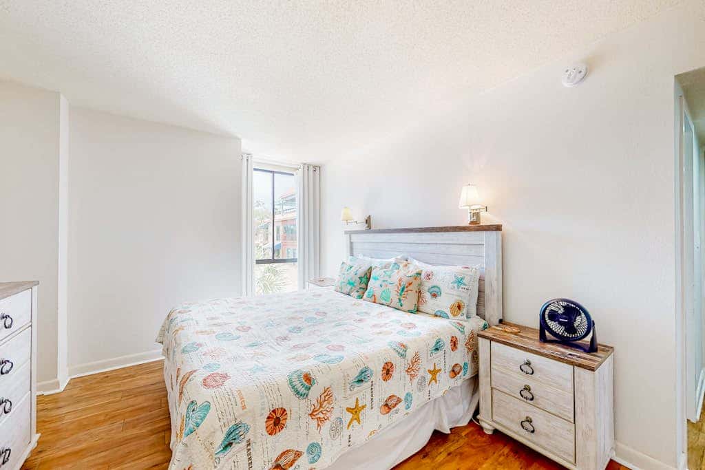 Dog friendly coastal condo  water views, balcony, WD, & AC