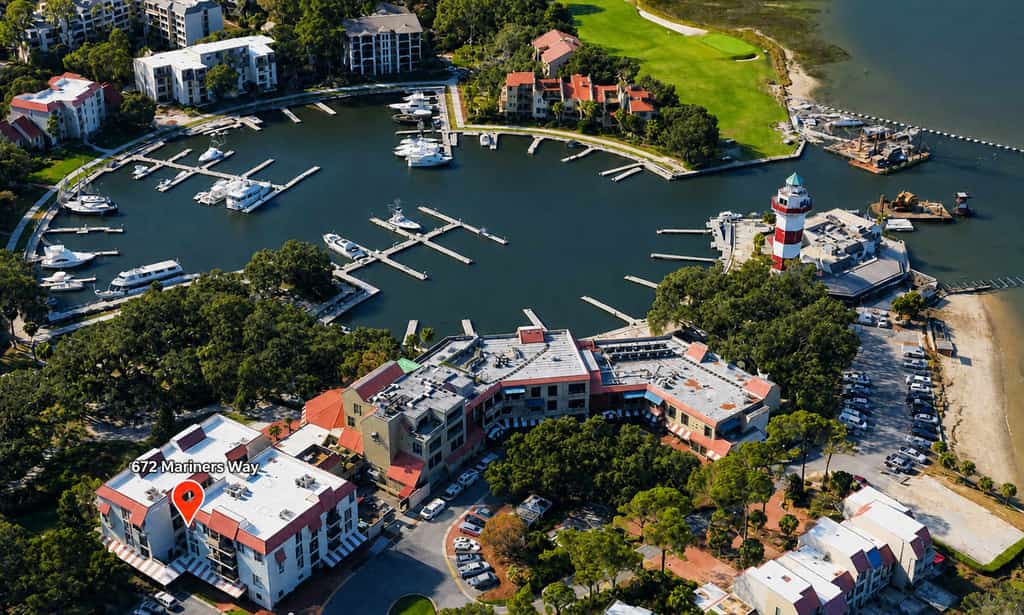 Dog friendly coastal condo  water views, balcony, WD, & AC
