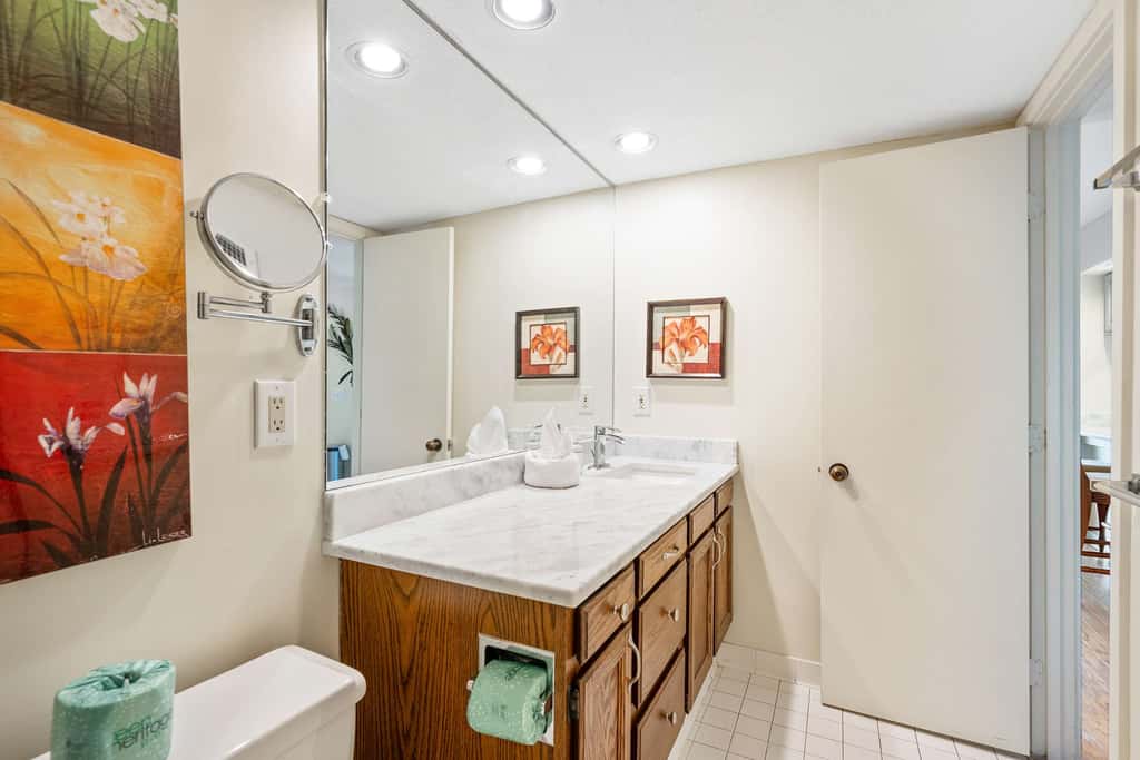 Golf course-view condo near beach with pool & private deck - dog-friendly