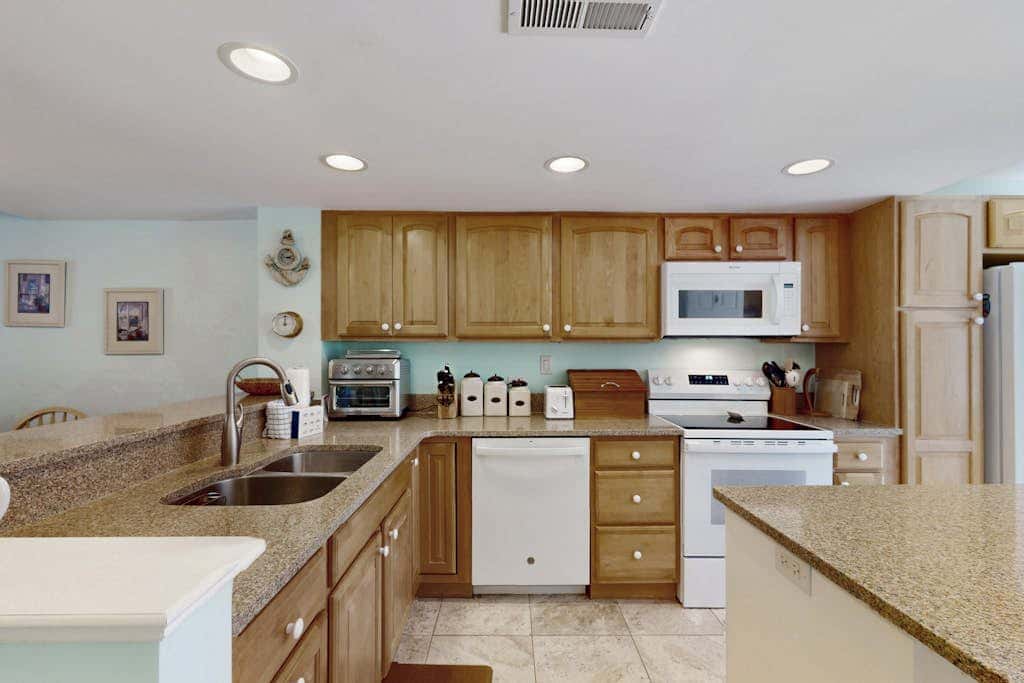 Sunlit Sea Escape with Al Fresco Dining, Loft, Grill, Shared Pool